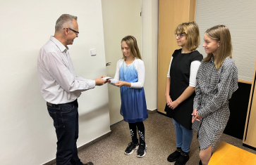 Dobroty pro dospělé/Pomoc škole