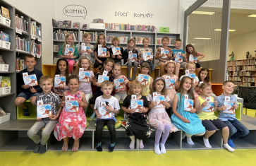 Pasování prvňáčků na čtenáře v knihovně