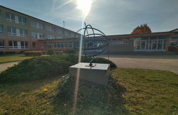 Vyhlášení volného dne uděleného ředitelem školy - 9.5.2025